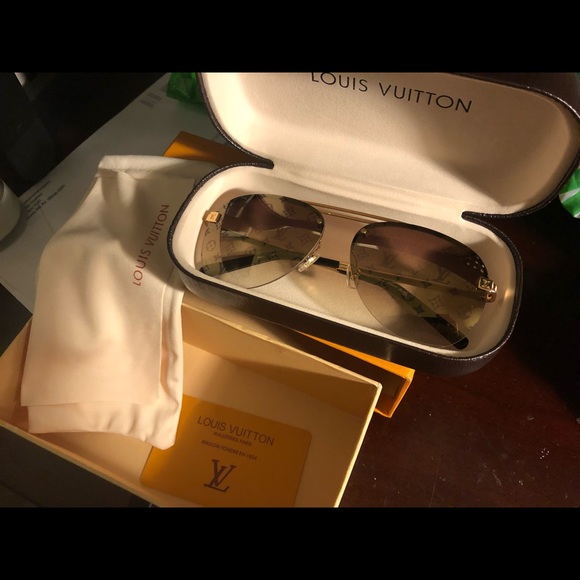 Louis Vuitton Accessories - LV Pilote sunglasses